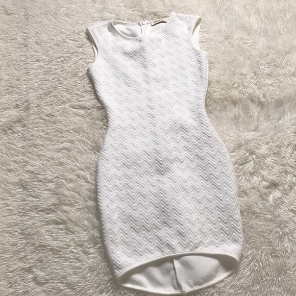 Arden B. Bodycon Dress - Picture 3 of 12